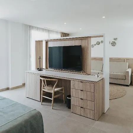 מלון Barcelo Nura 5*